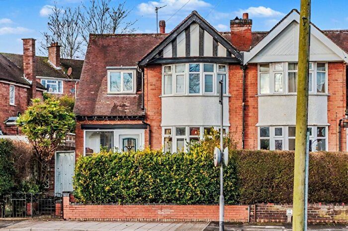 3 Bedroom Semi-Detached House For Sale In Greville Road, Warwick, CV34