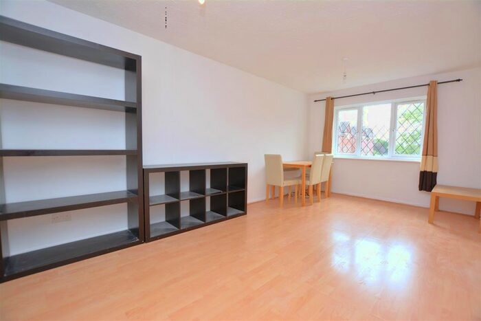 1 Bedroom Flat To Rent In Heathfield Drive, Mitcham, CR4