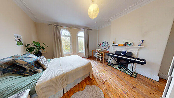 3 Bedroom Apartment To Rent In The Crescent, Hyde Park, Leeds, LS6