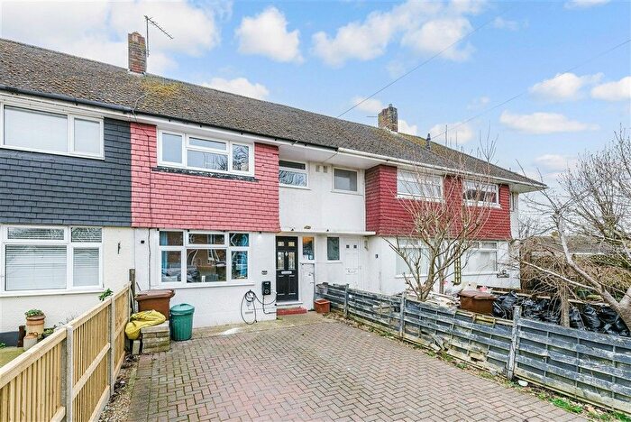 3 Bedroom Terraced House For Sale In Binland Grove, Chatham, Kent, ME5