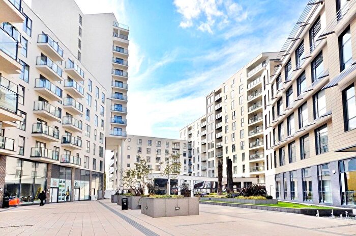 2 Bedroom Flat To Rent In Guildford Road, Woking, Surrey, GU22