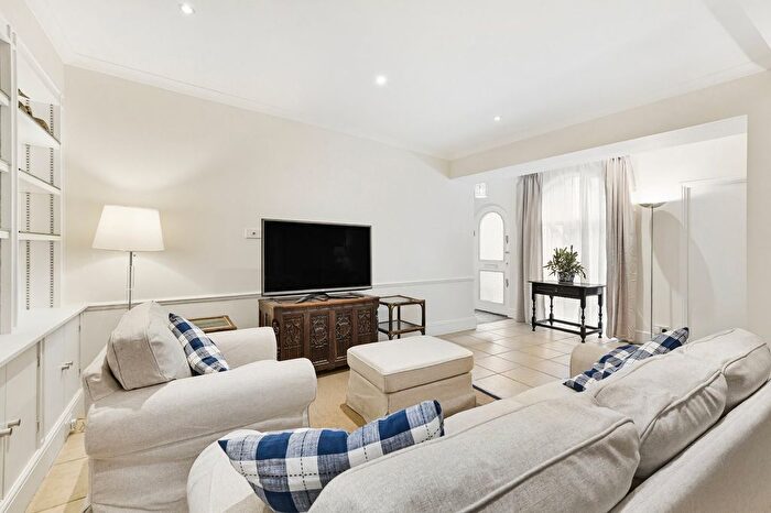 2 Bedroom Flat To Rent In Kinnerton Yard, Knightsbridge, SW1X