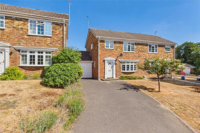 3 Bedroom Semi-Detached House For Sale In Glebe Close, Lightwater, Surrey, GU18