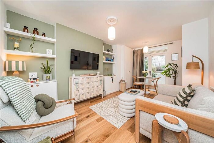 1 Bedroom Flat For Sale In Southerton Road, Brackenbury Village, W6