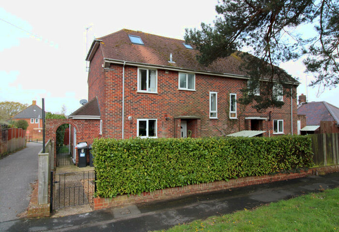 4 Bedroom House To Rent In Gillam Road, Bournemouth, Dorset, BH10