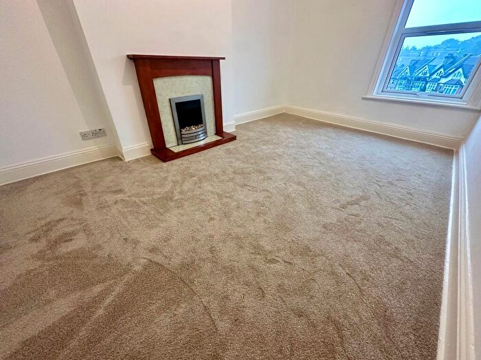 2 Bedroom Flat To Rent In Seamoor Road, Bournemouth, BH4