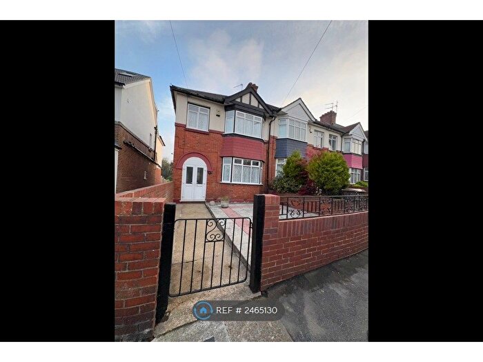 3 Bedroom End Of Terrace House To Rent In Station Road, Strood, Rochester, ME2
