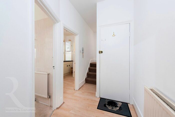 2 Bedroom Flat To Rent In High Road, North Finchley, N12