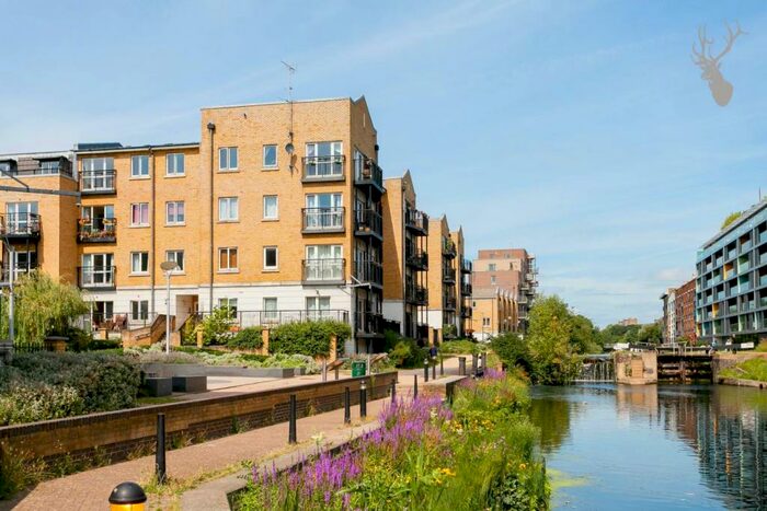 2 Bedroom Flat To Rent In Candle Street, London, E1