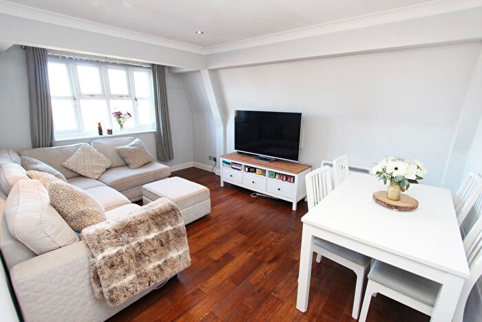 2 Bedroom Flat For Sale In Robert Court, Crook Log, Bexleyheath, DA6