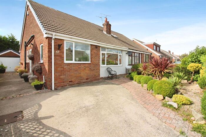 3 Bedroom Semi-Detached Bungalow For Sale In Red Hall Way, Leeds, LS14