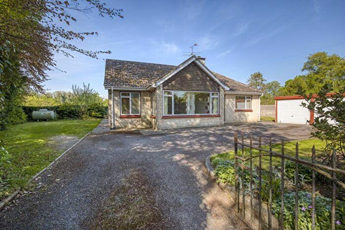 2 Bedroom Bungalow To Rent In Detached Bedroom Bungalow In Great Elm, BA11