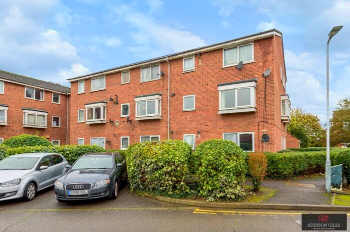 2 Bedroom Flat To Rent In Evergreen Way, Hayes, UB3