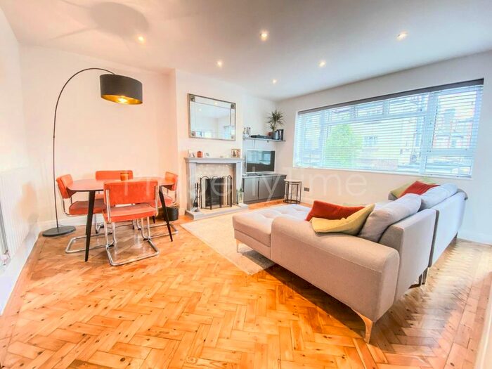 2 Bedroom Flat To Rent In Rosebery Gardens, Crouch End, N8