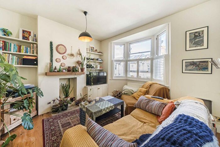2 Bedroom Flat To Rent In Duntshill Road, Earlsfield, SW18