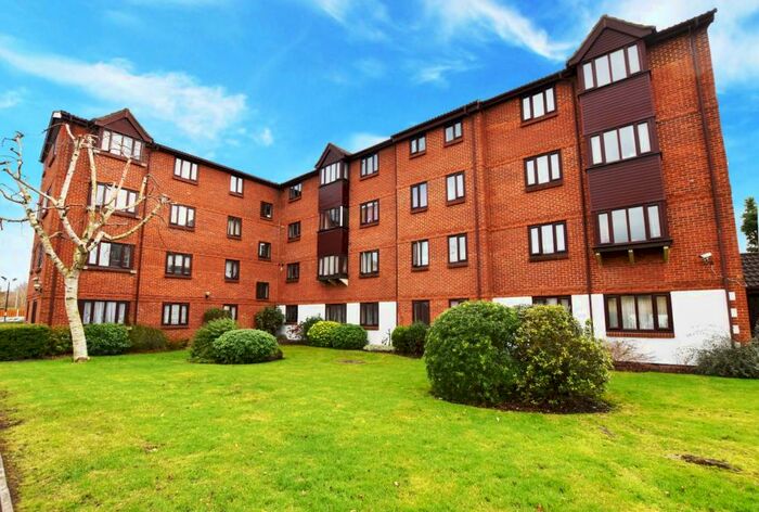 2 Bedroom Apartment To Rent In Burnham Gardens, Croydon, CR0