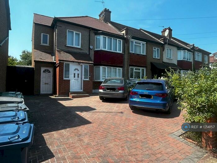 2 Bedroom Flat To Rent In Oakleigh Road North, London, N20