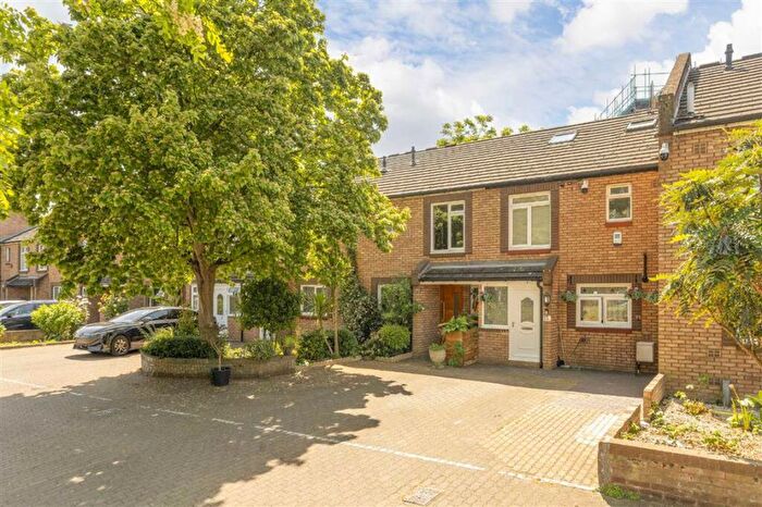 3 Bedroom Terraced House For Sale In Rectory Square, Stepney Green, E1