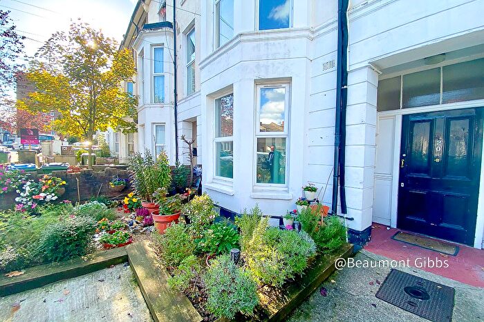 2 Bedroom Flat To Rent In Vicarage Park, Greenwich, Plumstead, London, SE18