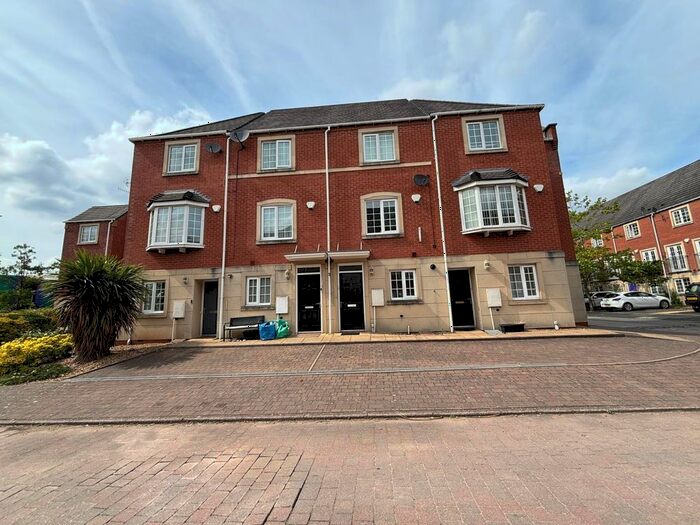 4 Bedroom Property To Rent In Madison Avenue, Brierley Hill, DY5