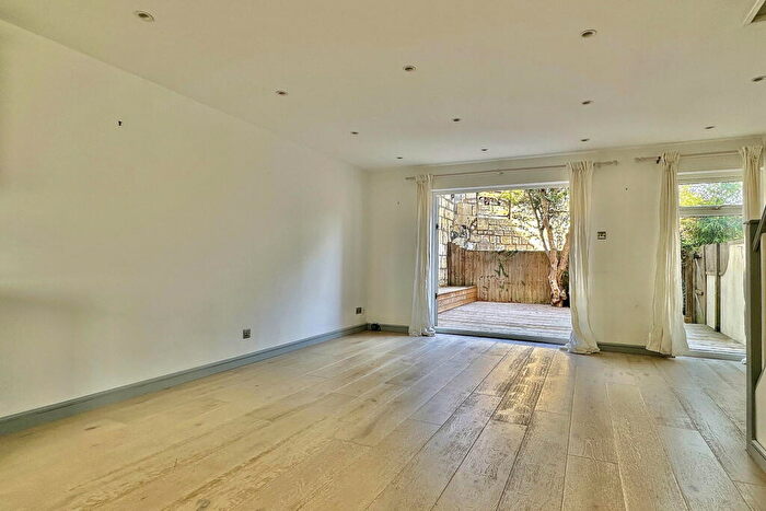 3 Bedroom Terraced House For Sale In Morford Street, Bath, BA1