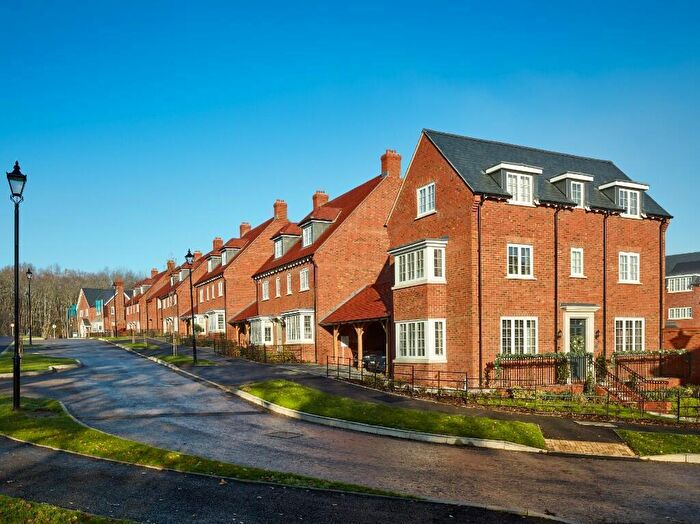 4 Bedroom Detached House For Sale In Clayhill Road, Burghfield Common, RG7