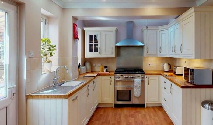 4 Bedroom Semi-Detached House To Rent In Dereham Road, Norwich, NR5