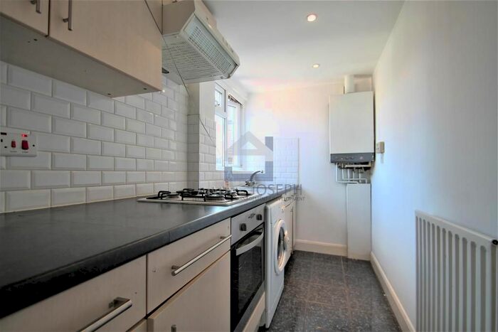 2 Bedroom Flat To Rent In Kingscourt Road, Streatham Hill, London, SW16