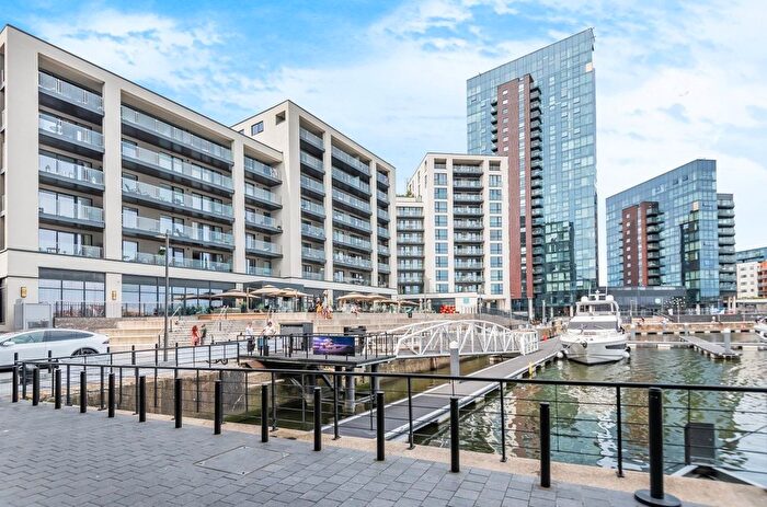 2 Bedroom Flat To Rent In Maritime Walk, Ocean Village, Southampton, SO14