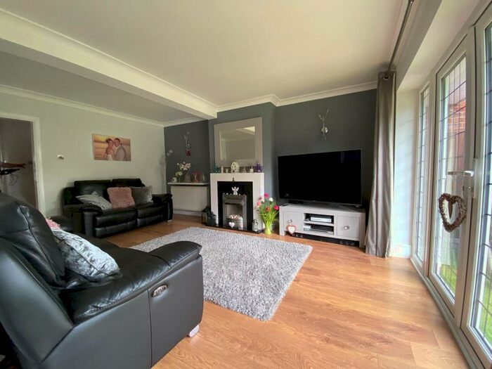 4 Bedroom SemiDetached House For Sale In Nelson Road, Rayleigh, Essex, SS6