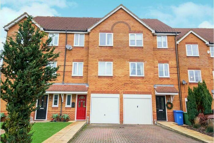 3 Bedroom Town House To Rent In Beech Close, GU12