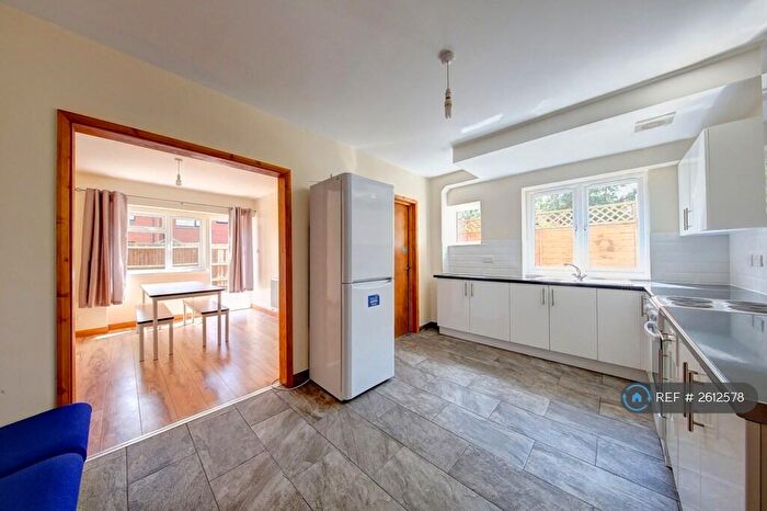 6 Bedroom Semi-Detached House To Rent In Gordon Road, Kingston Upon Thames, KT2