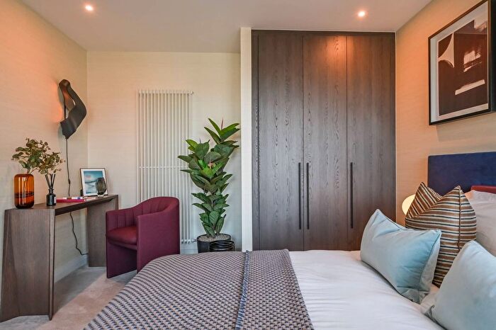 1 Bedroom Flat For Sale In Queens Cross, Royal Docks, E16