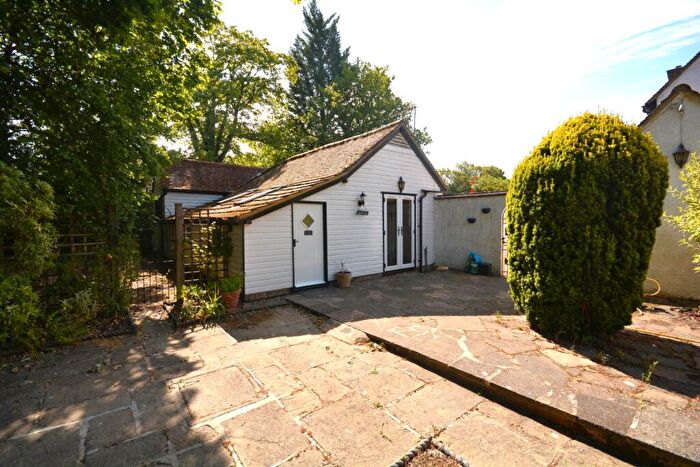 1 Bedroom Cottage To Rent In Chiltern Road, Chesham Bois, HP6