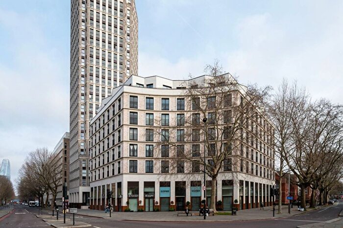 3 Bedroom Flat To Rent In St Georges Circus, Elephant And Castle, London, SE1