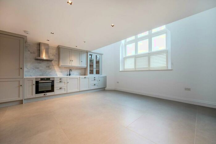 3 Bedroom Maisonette To Rent In Down Road, Merrow, Guildford, GU1