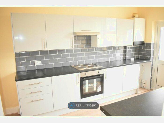 1 Bedroom Flat To Rent In Silverdale Avenue, Westcliff-On-Sea, SS0
