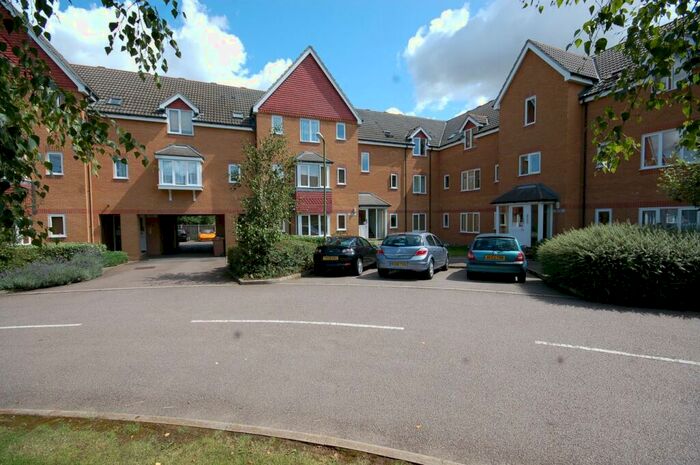 2 Bedroom Apartment To Rent In Redoubt Close, Hitchin, SG4
