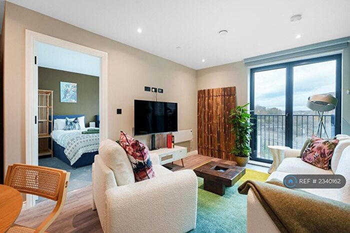 2 Bedroom Flat To Rent In Springwell Gardens, Leeds, LS12