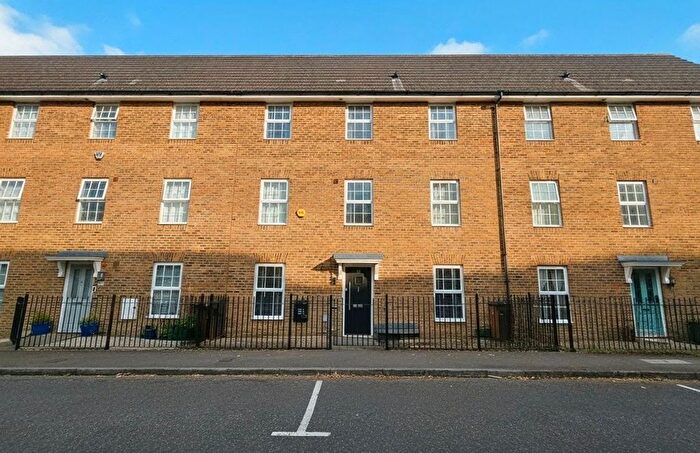 5 Bedroom Terraced House For Sale In Caspian Close, Purfleet-On-Thames, RM19