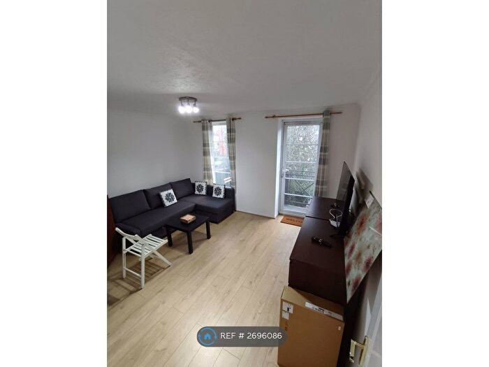1 Bedroom Flat To Rent In Memorial Avenue, London, E15