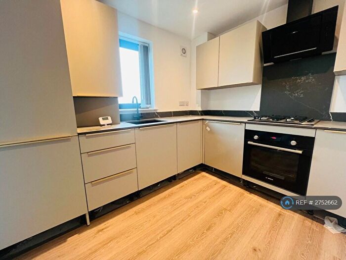 3 Bedroom Semi Detached House To Rent In Kinder Close, Thornton, Bradford, BD13