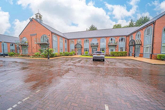 2 Bedroom Apartment For Sale In Marsh Lane, Hampton-In-Arden, B92