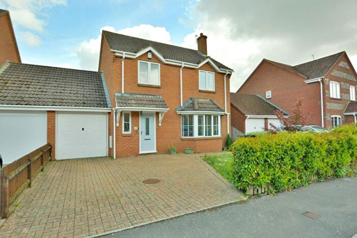 3 Bedroom Link Detached House For Sale In Railway Drive, Sturminster Marshall, BH21