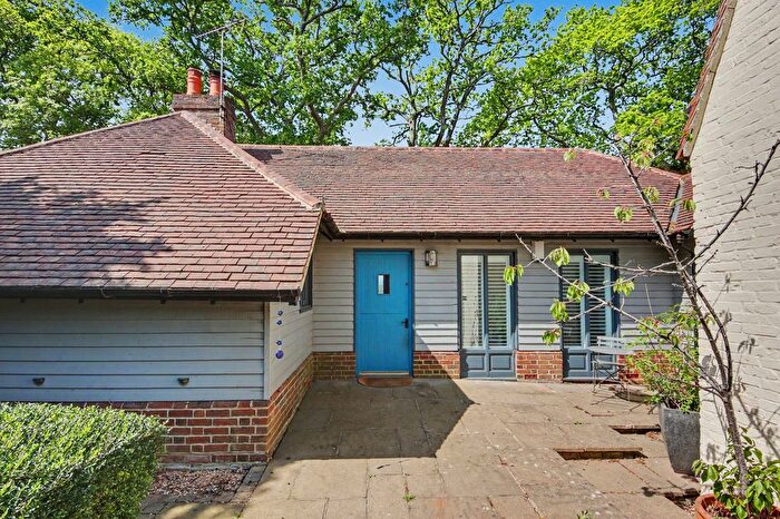 3 Bedroom Detached House For Sale In Winchester Road, Waltham Chase, SO32