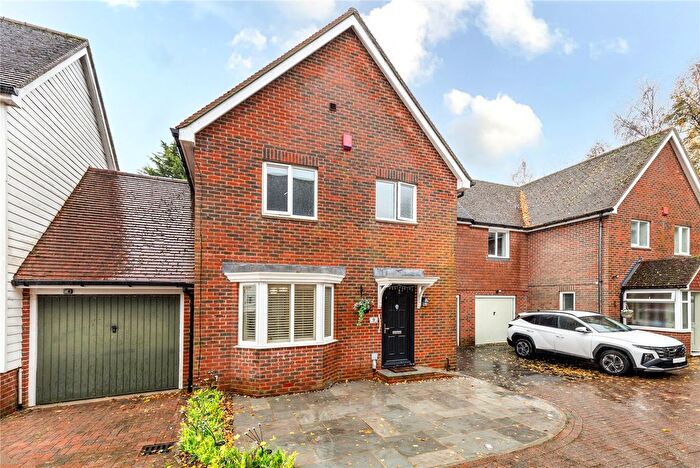 4 Bedroom Link Detached House For Sale In The Hemsleys, Pease Pottage, Crawley, West Sussex, RH11