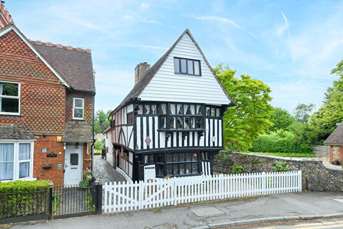 4 Bedroom Detached House For Sale In Station Road, Charing, TN27
