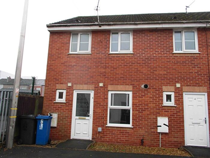 3 Bedroom Town House To Rent In Kershaw St, Tyldesley, Manchester, M29