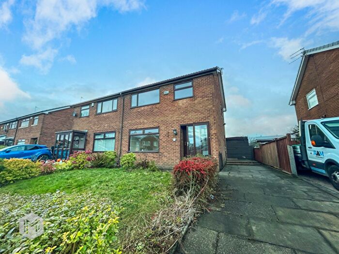 3 Bedroom Semi Detached House For Sale In Shaftesbury Drive, Heywood, Greater Manchester, OL10