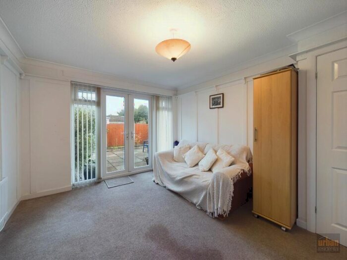 2 Bedroom Bungalow To Rent In West Meade, Maghull, L31